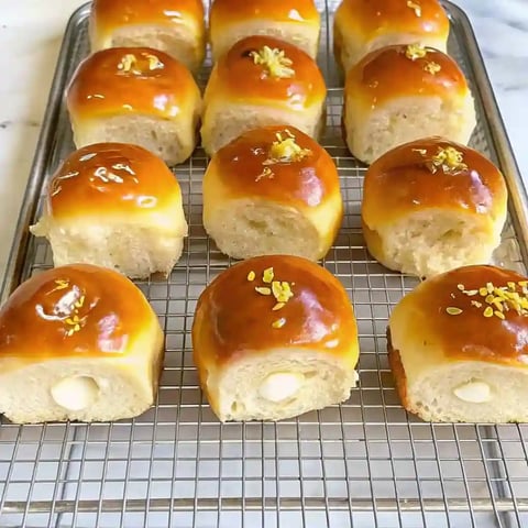 A tray of baked crème brûlée donuts.